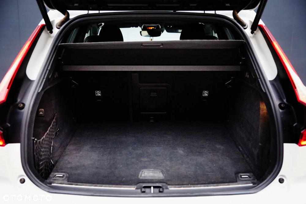 Volvo XC 60 D4 SCR AWD R-Design - 40