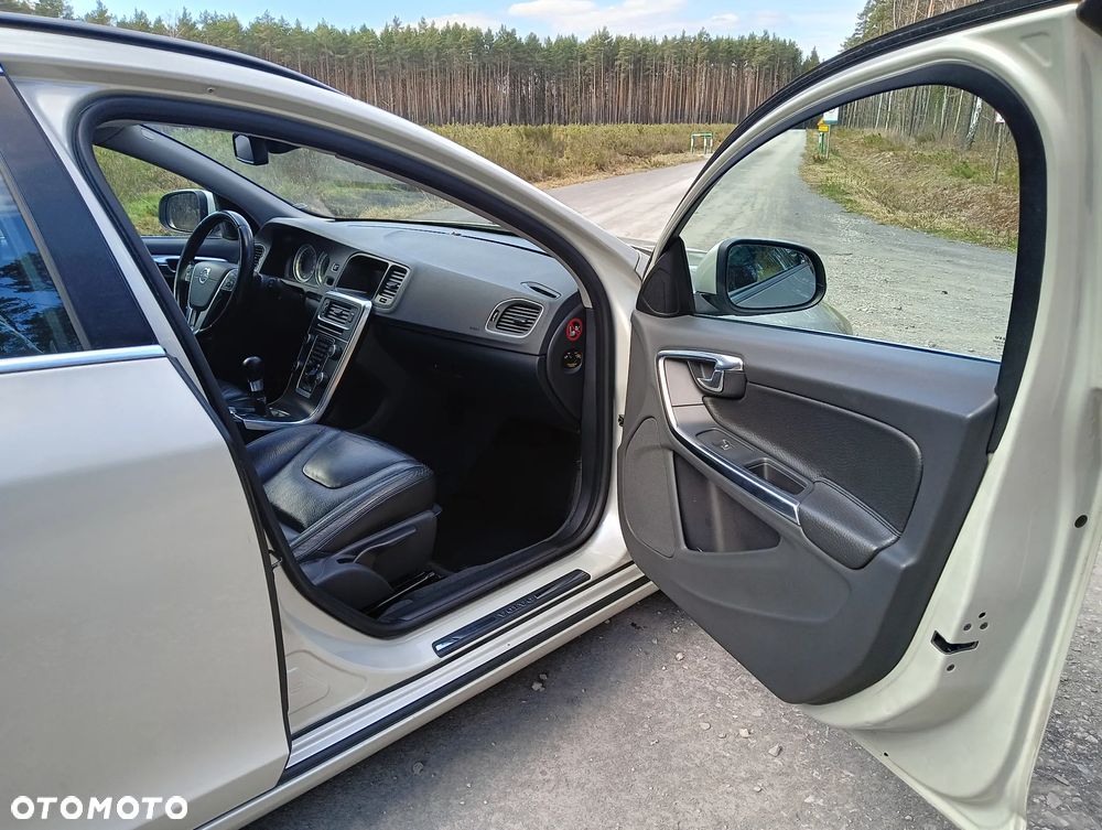 Volvo V60 D3 Summum - 28