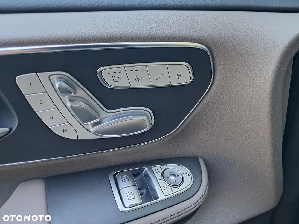 Mercedes-Benz Klasa V 300 d 4-Matic 9G-Tronic Exclusive (d³ugi) - 26