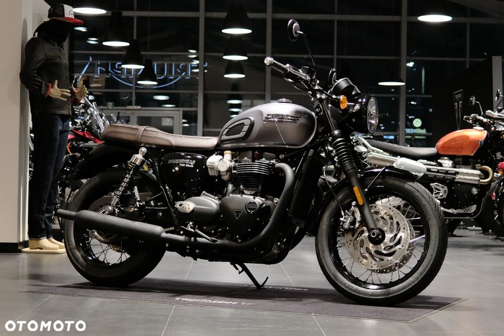 Triumph Bonneville - 3
