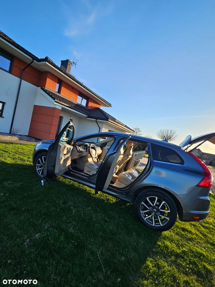 Volvo XC 60 T5 AWD Drive-E Momentum - 9