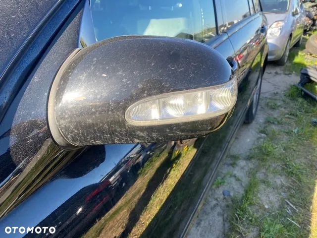 LUSTERKO LEWE MERCEDES R KLASA W251 C197