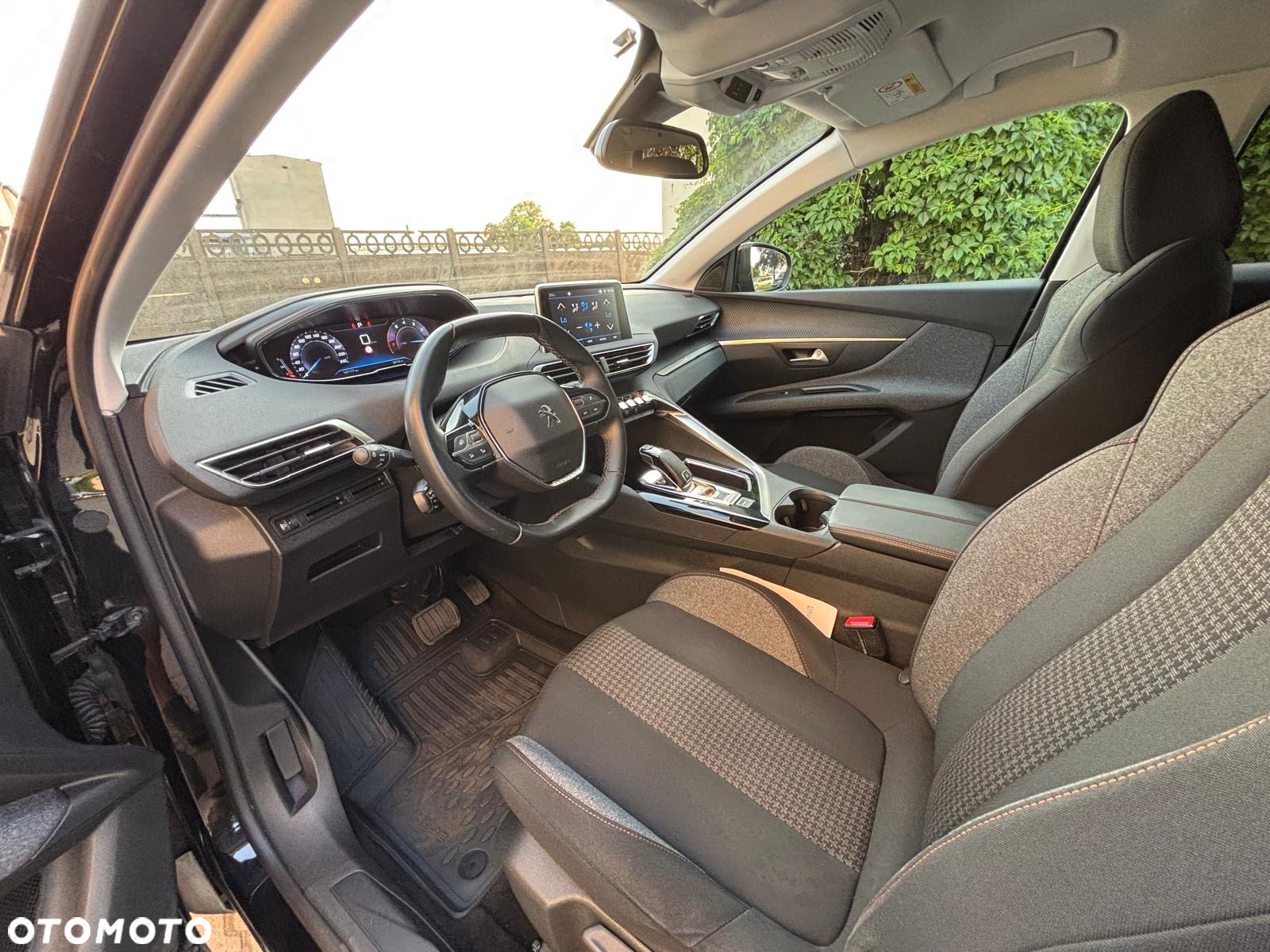 Peugeot 3008 1.2 PureTech Active S&S EAT6 - 22