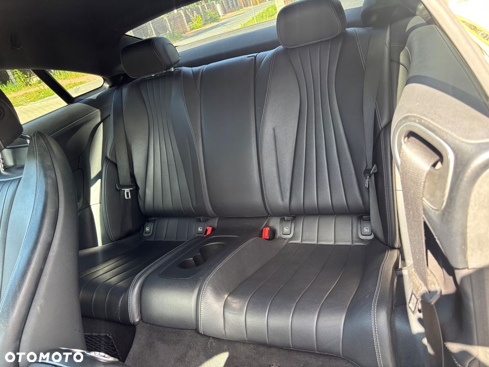 Mercedes-Benz Klasa E 200 4-Matic 9G-TRONIC - 22