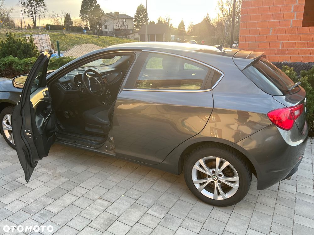 Alfa Romeo Giulietta 2014 photo 3