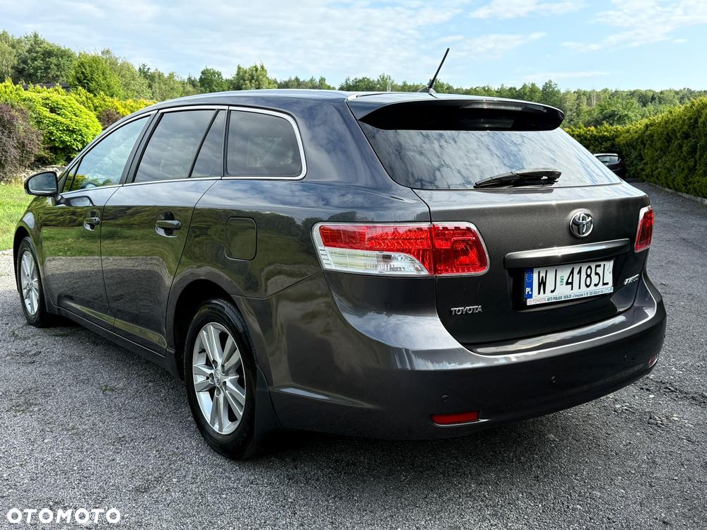 Toyota Avensis 2.0 D-4D Premium - 9