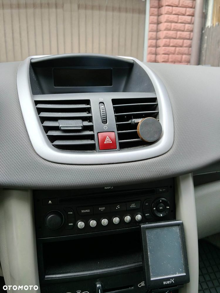 Peugeot 207 1.4 - 14