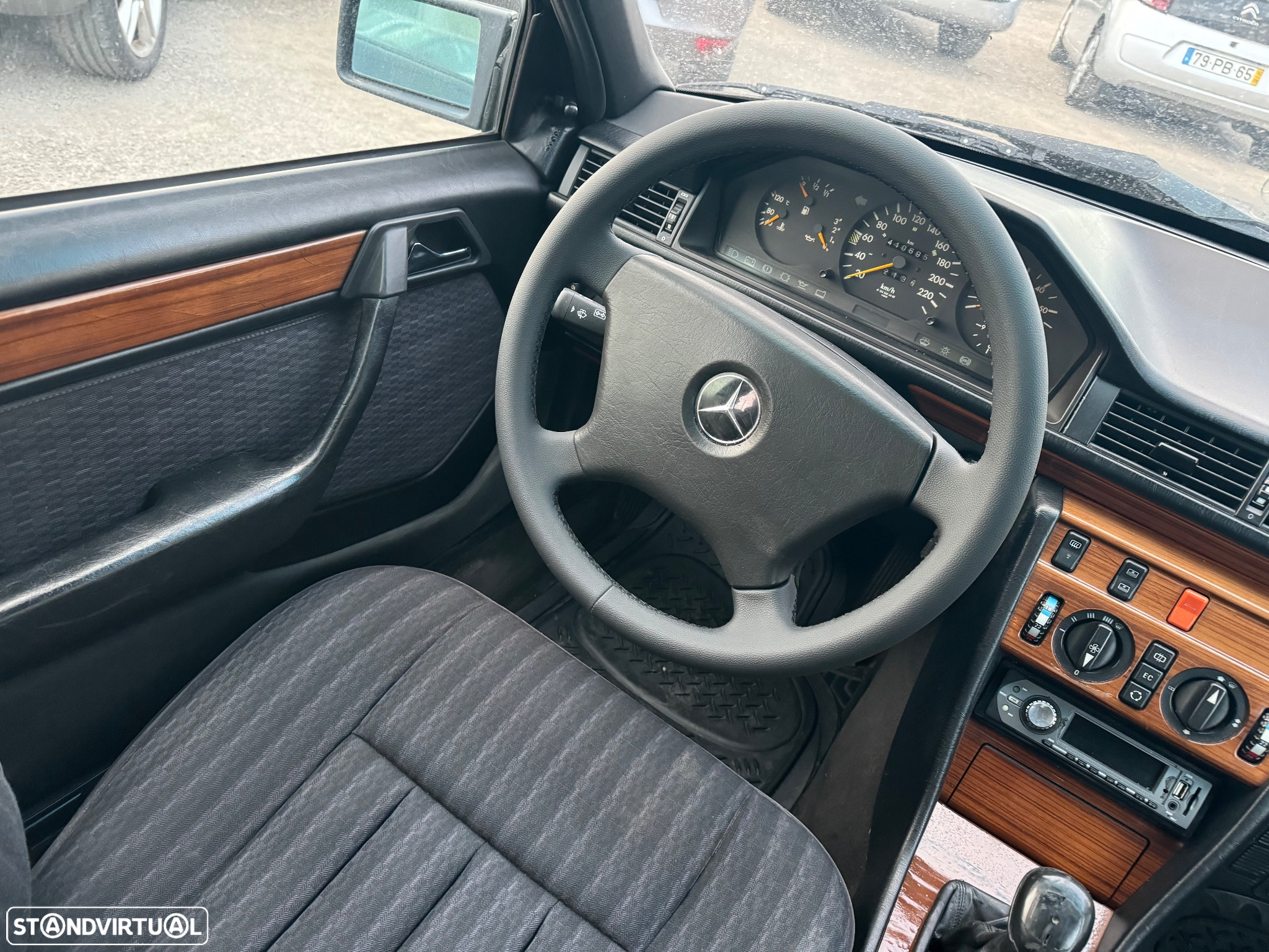 Mercedes-Benz 250 D Turbo - 15