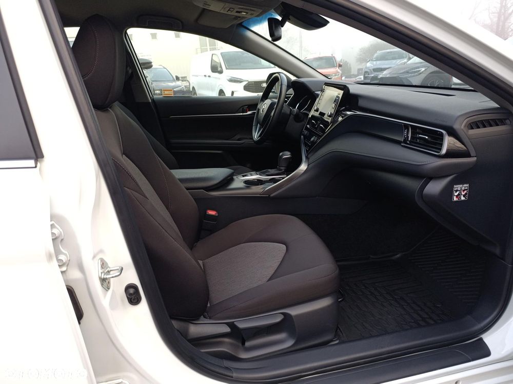 Toyota Camry 2.5 Hybrid Comfort CVT - 24