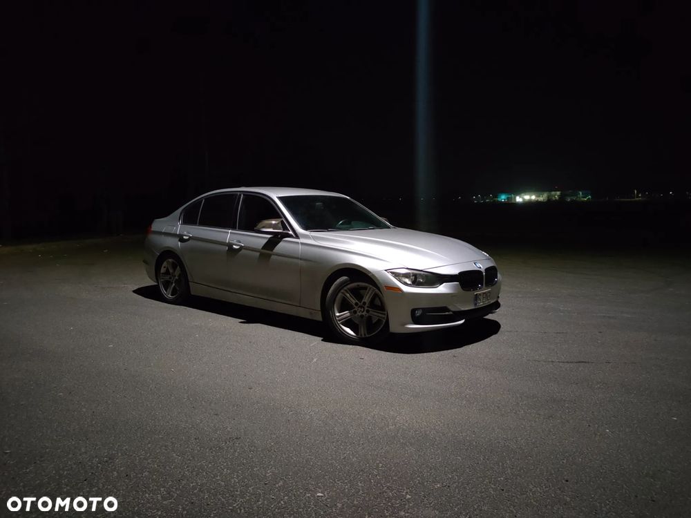 BMW Seria 3 328i Sport Line - 12