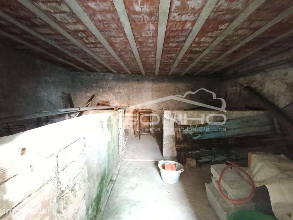 Moradia para Restaurar com Pátio, Garagem e Terraço - Grande imagem: 5/24