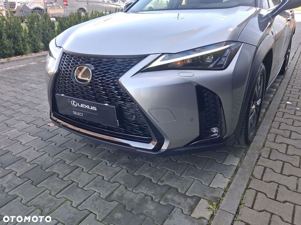 Lexus UX 300h F Sport Design - 27