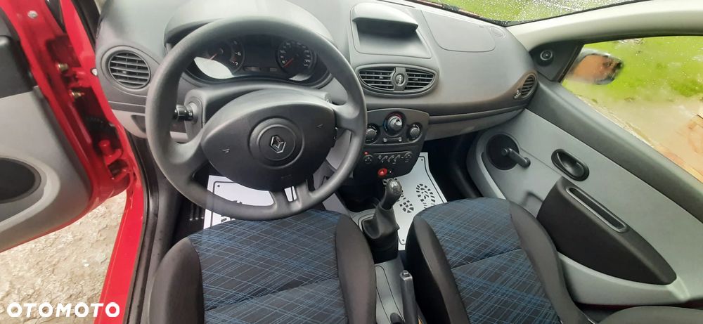 Renault Clio - 30