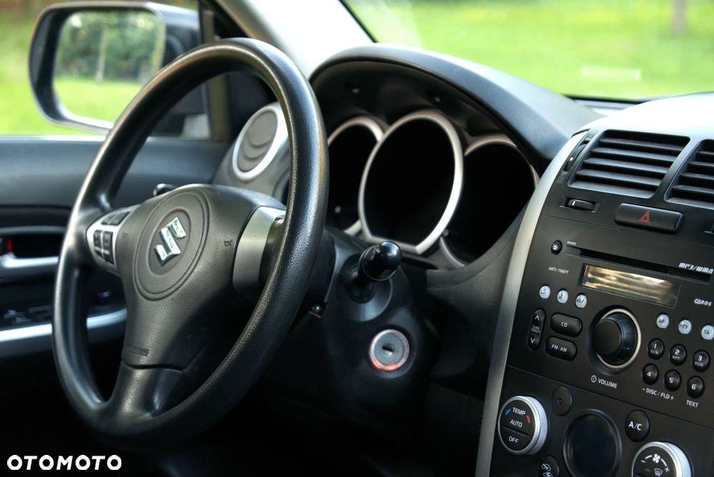 Suzuki Grand Vitara 2.4 Premium - 23