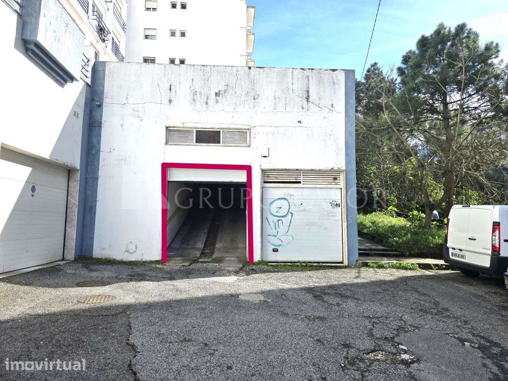 Parqueamento automóvel com portão automático - Rua das Figueiras-Ri... - Grande imagem: 3/5
