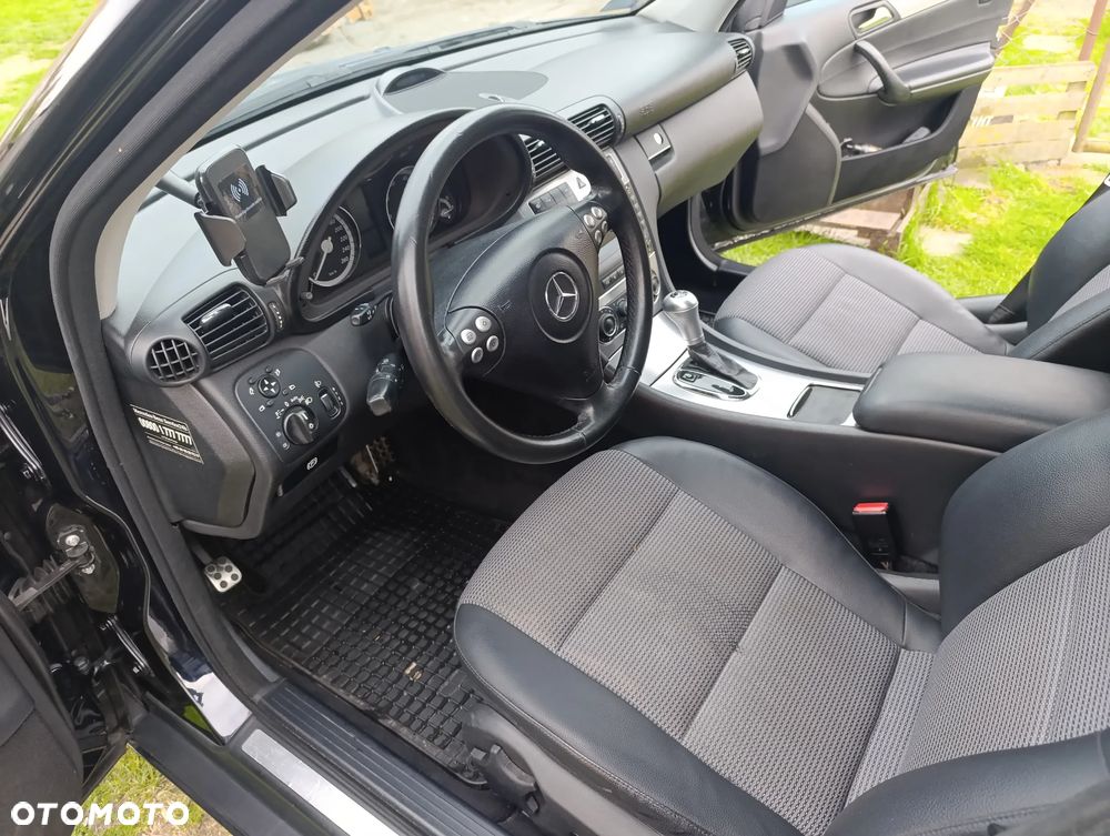 Mercedes-Benz Klasa C 180 Kompressor Automatik Avantgarde Sport Edition - 25
