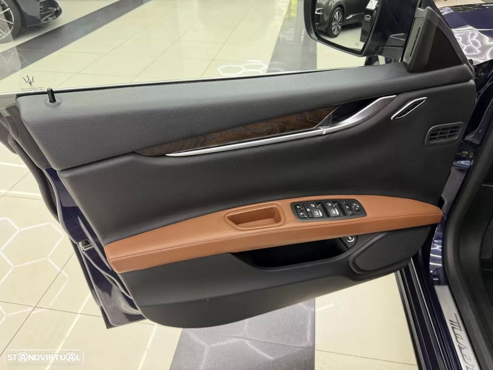 Maserati Ghibli 3.0 V6 GranLusso — fotografia 25