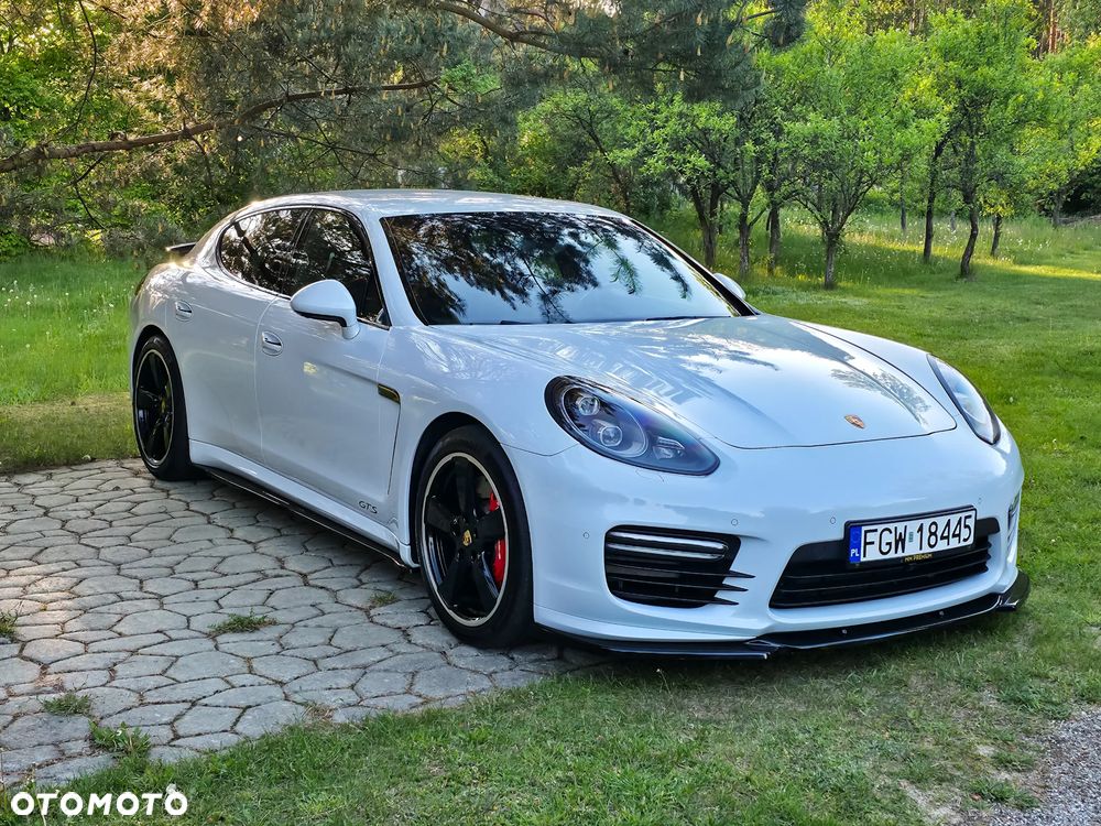 Porsche Panamera - 4
