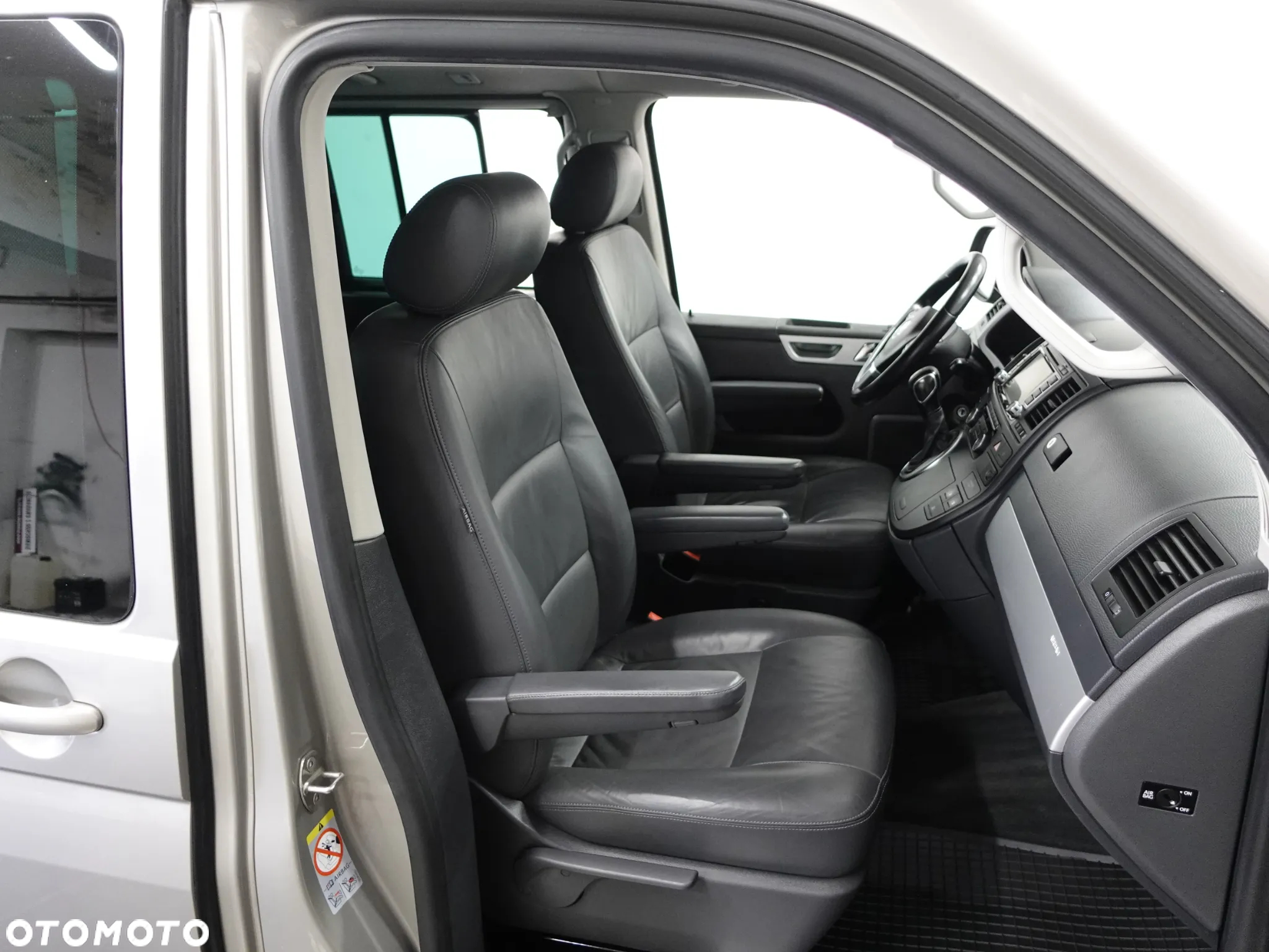 Volkswagen Multivan - 30