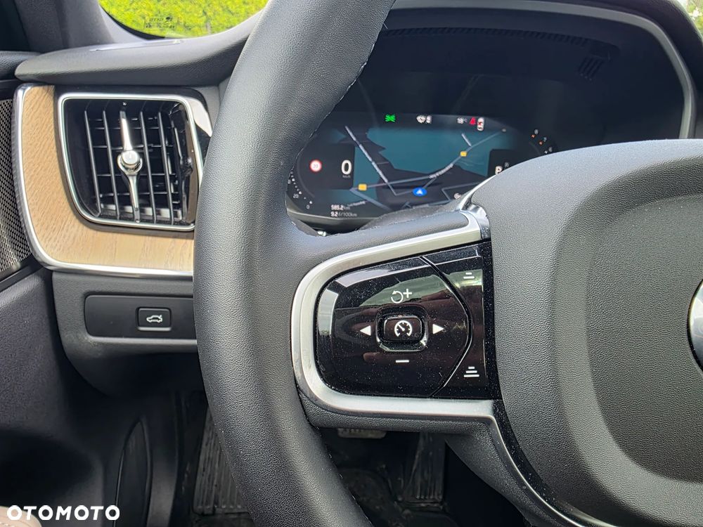 Volvo XC 60 B5 B AWD Plus Dark - 23