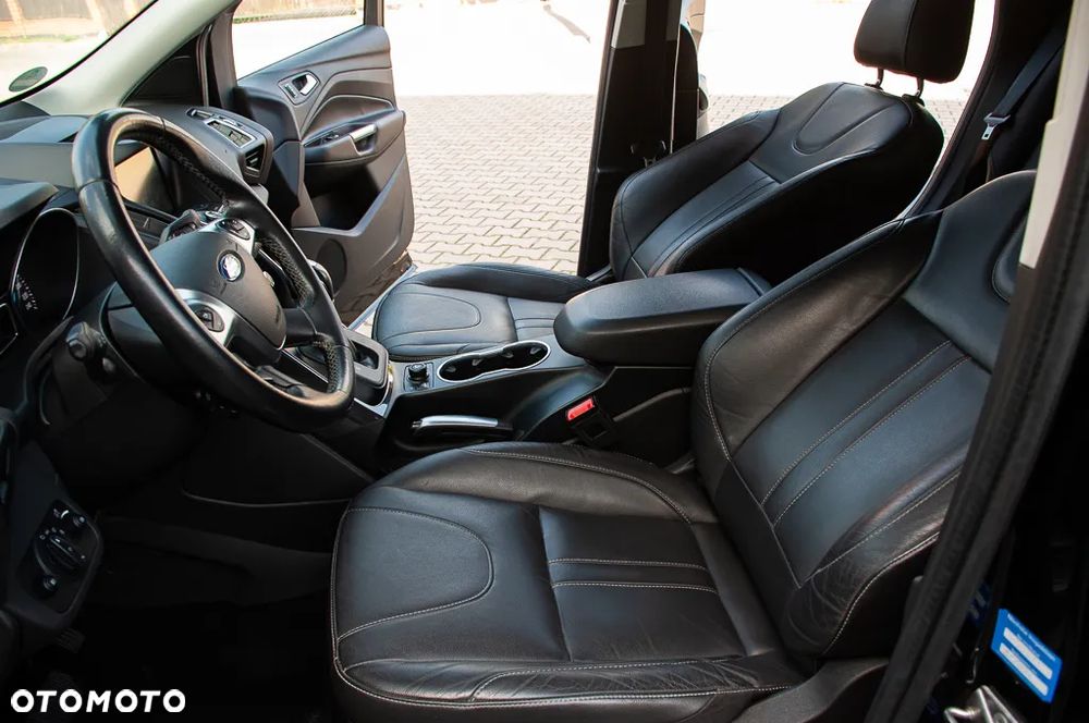 Ford Kuga - 31