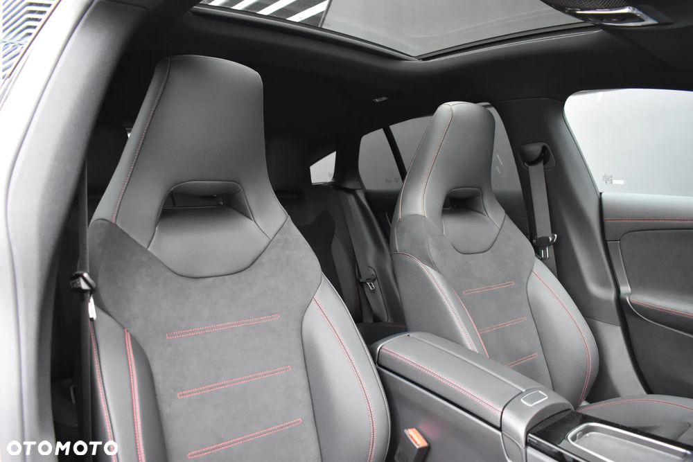 Mercedes-Benz CLA - 16