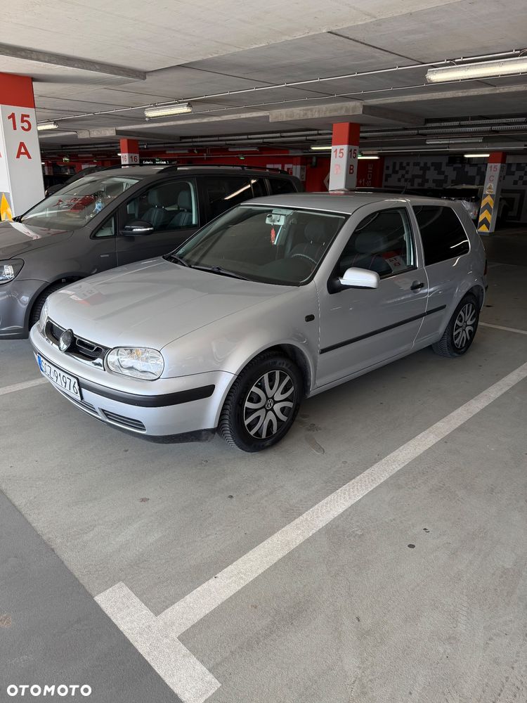 Toyota Avensis 1.8 Sol - 1