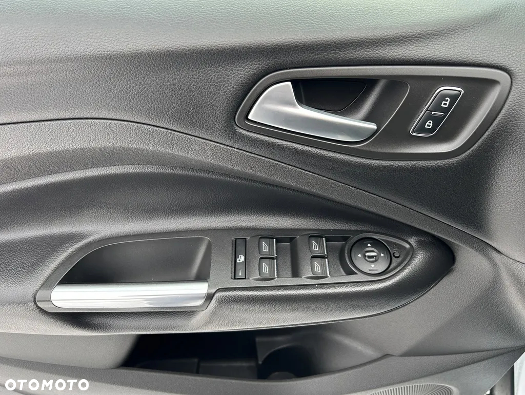 Ford Kuga - 28