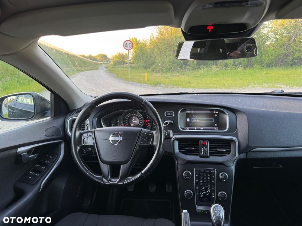Volvo V40 D2 Momentum - 25