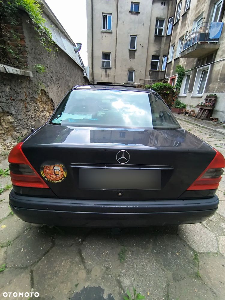 Mercedes-Benz Klasa C 180 Classic - 4