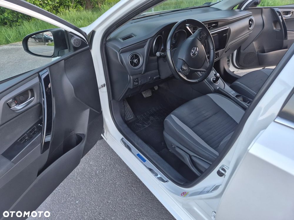 Toyota Auris - 10