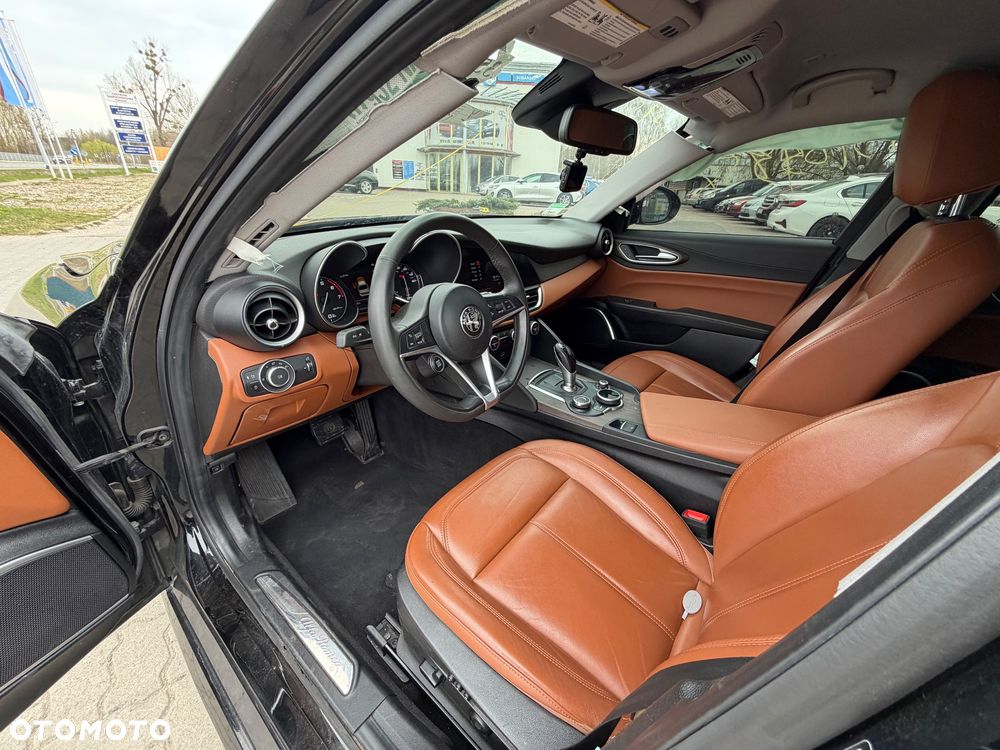 Alfa Romeo Giulia - 11