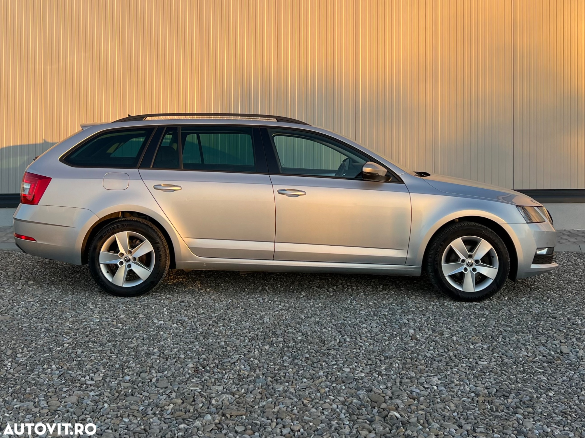Skoda Octavia Combi Diesel 1.6 TDI Ambition - 10