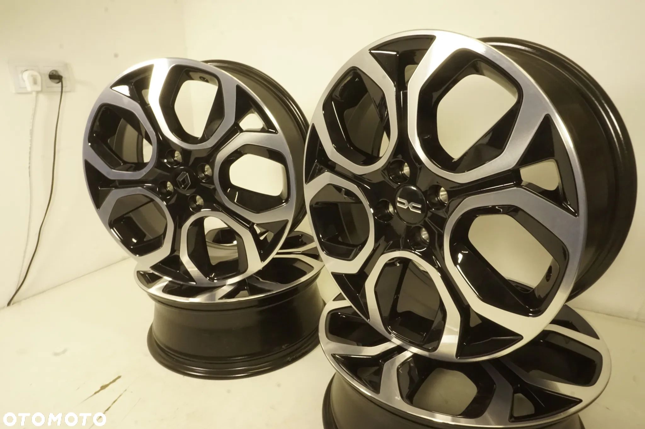 Felgi  aluminiowe 17 RENAULT CAPTUR CLIO MEGANE DACIA SANDERO STEPWAY JOGGER ET45 ORYGINAŁ - 1