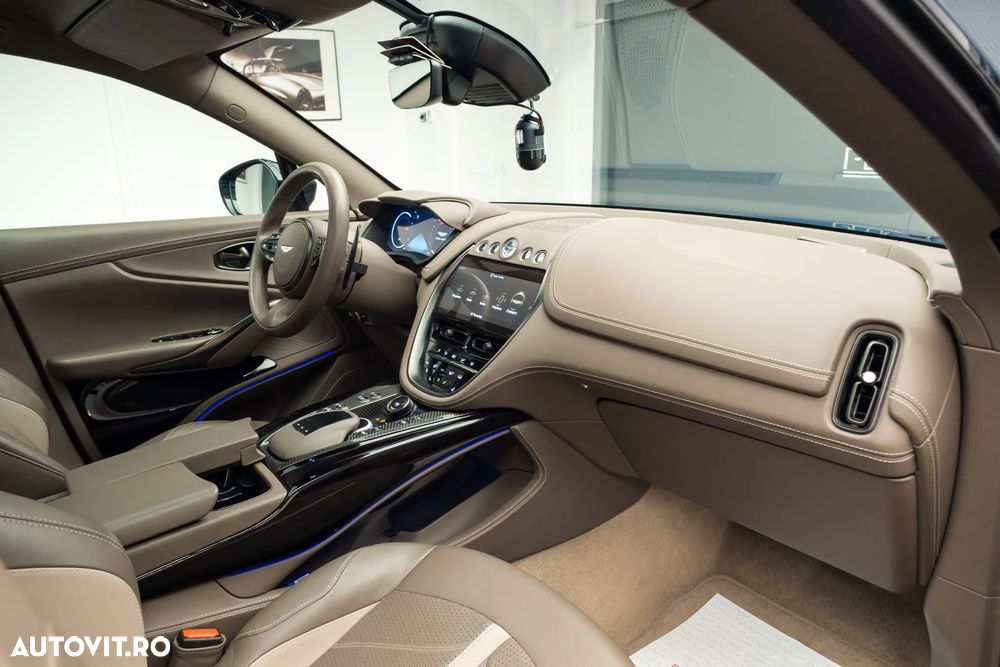 Aston Martin DBX - 13