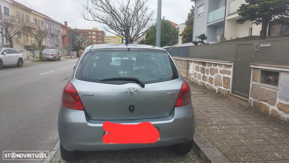 Toyota Yaris 1.0 VVT-i Sol - 2