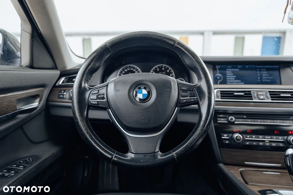 BMW Seria 7 750i L xDrive - 21