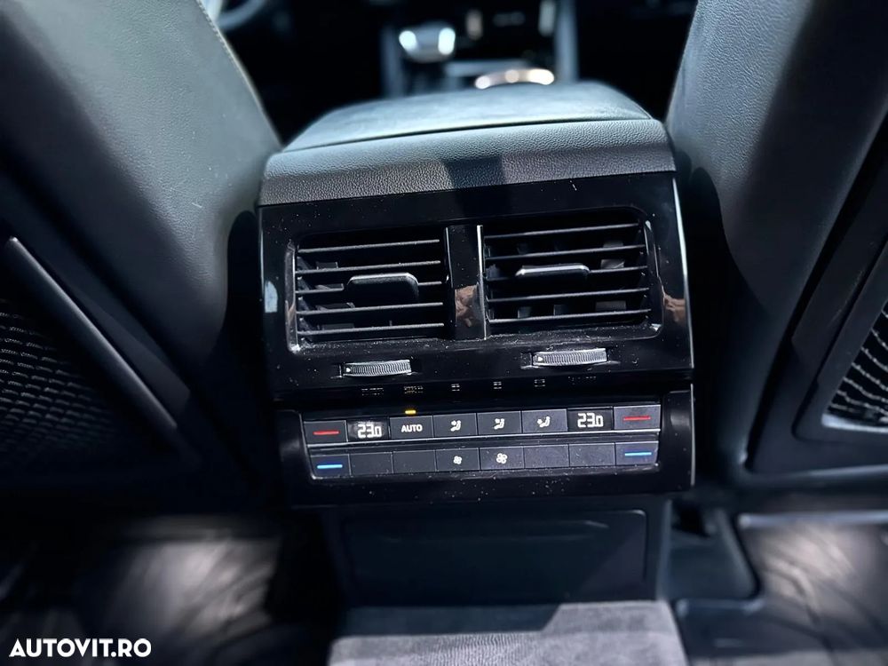 Volkswagen Touareg 3.0 V6 TDI SCR 4Motion Automatik - 13