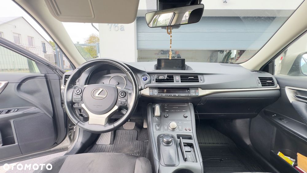 Lexus CT - 9