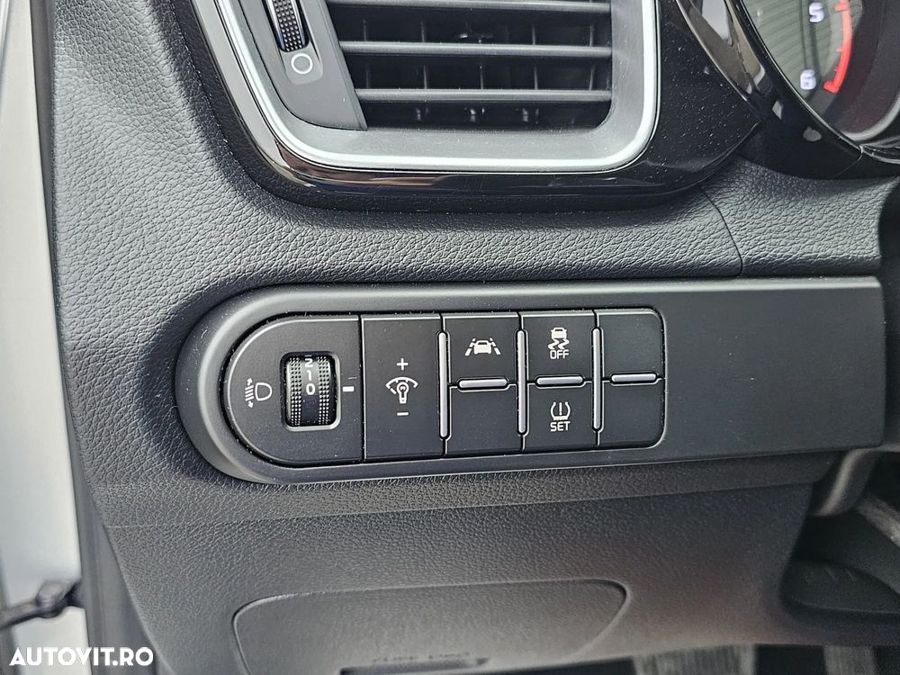 Kia Ceed SW 1.6 CRDi (48V Mild-Hybrid) DCT7 Platinum - 31