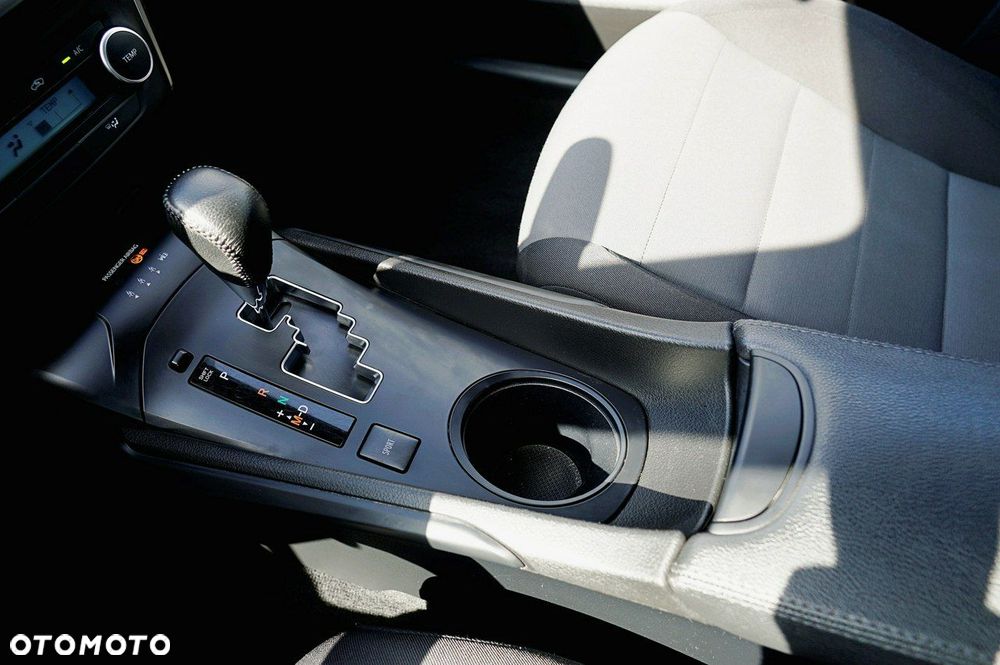 Toyota Avensis 1.8 Active MS - 17