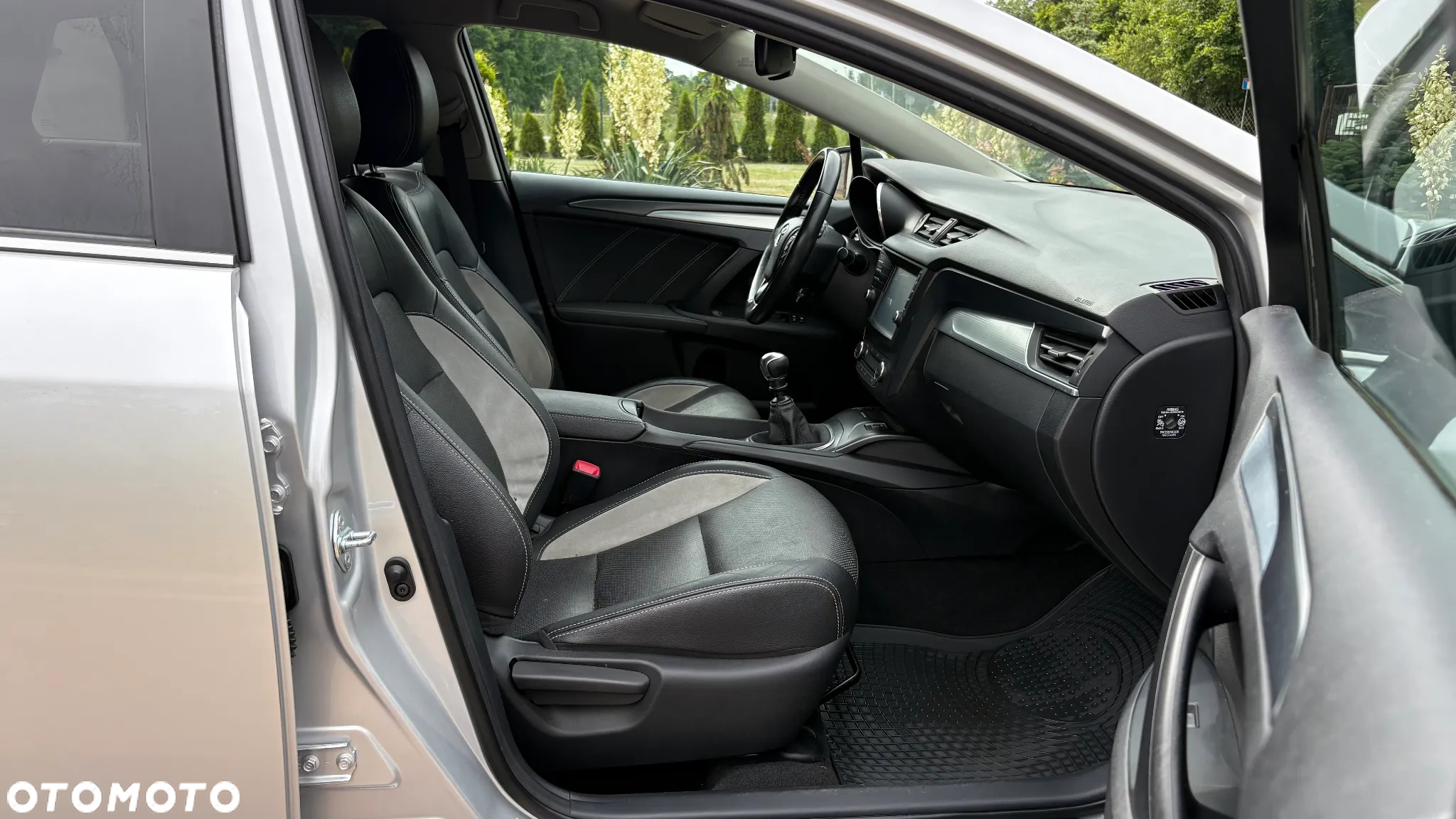Toyota Avensis 2.0 D-4D Prestige - 36
