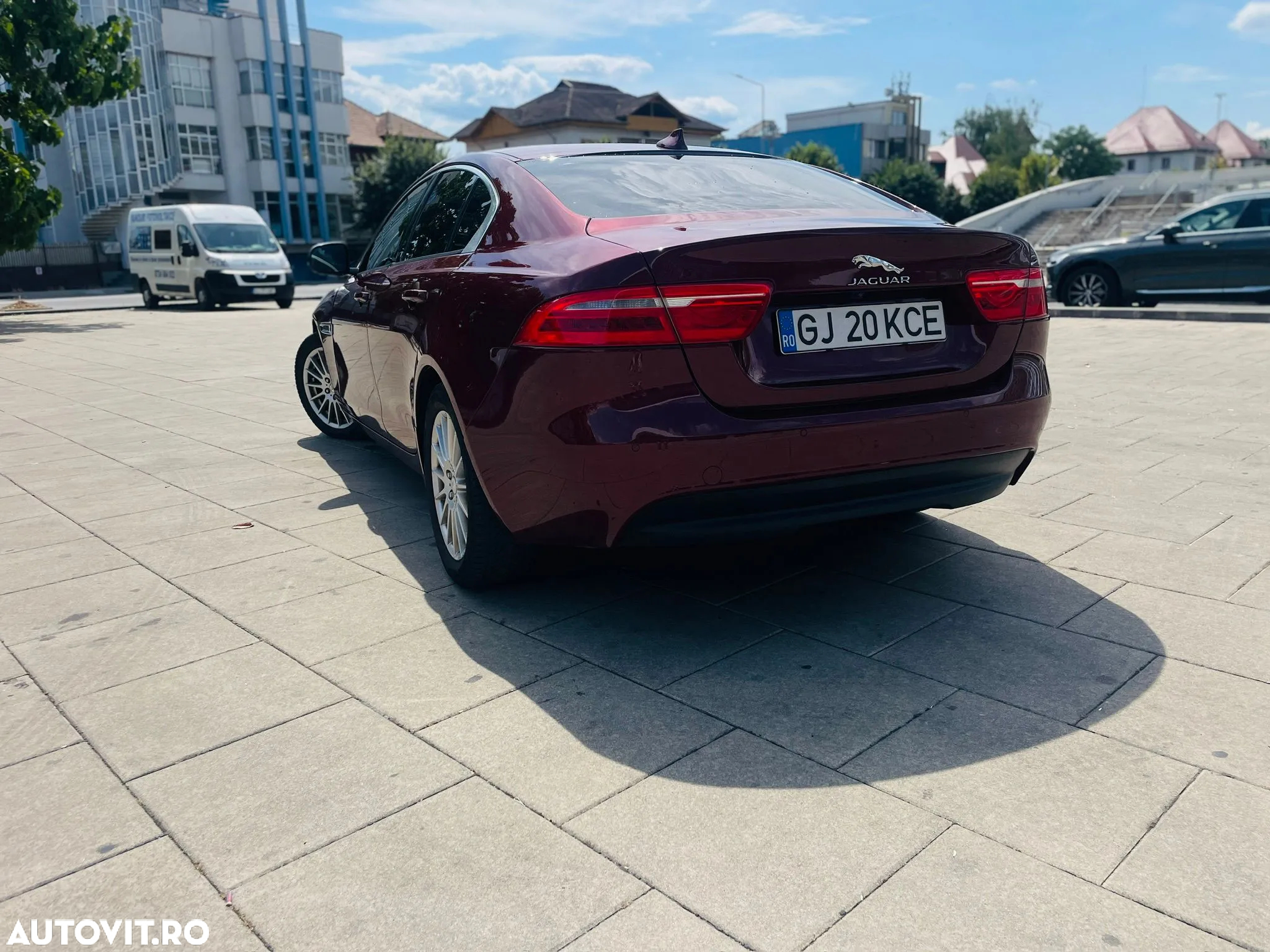 Jaguar XE 2.0 Portfolio - 3