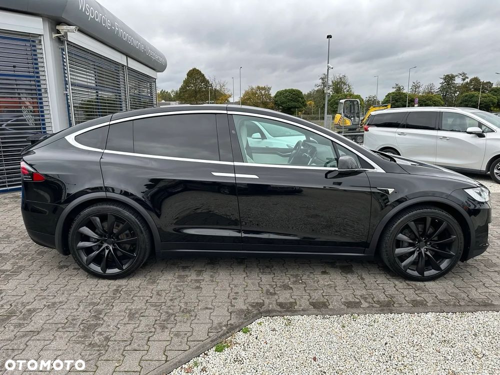 Tesla Model X - 3