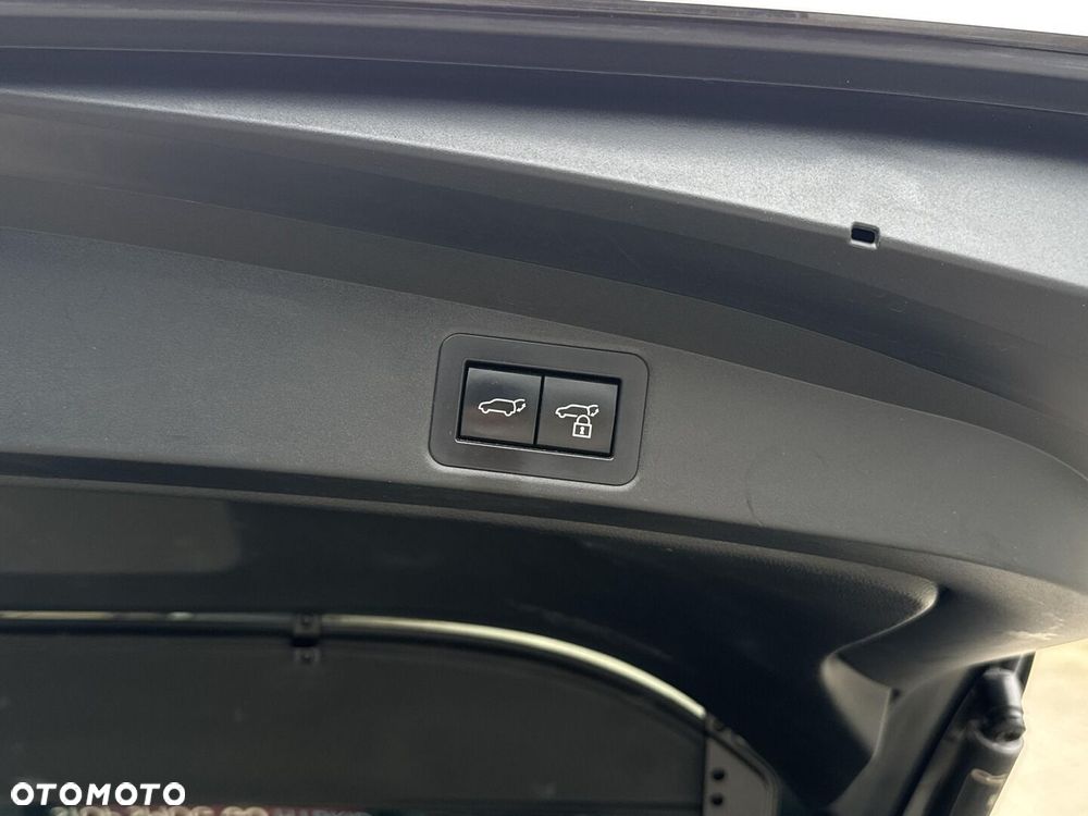 Toyota Corolla 2.0 Hybrid Style - 29