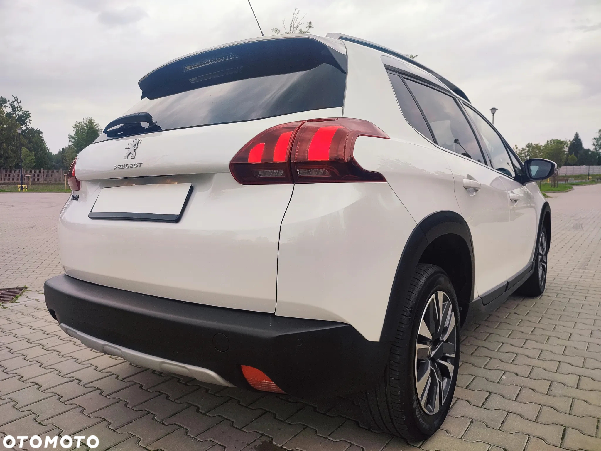 Peugeot 2008 1.6 BlueHDi Allure S&S - 5