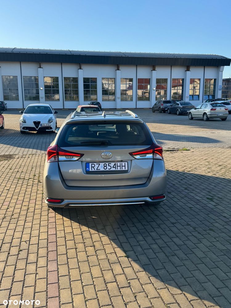 Toyota Auris 1.6 Premium - 3