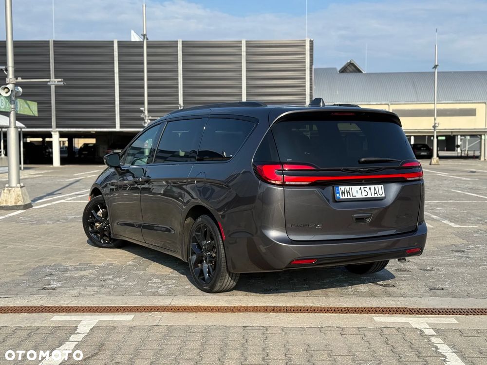 Chrysler Pacifica - 4