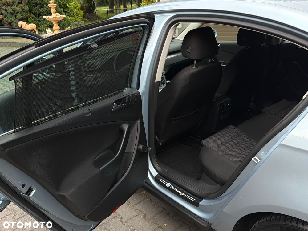 Volkswagen Passat - 36