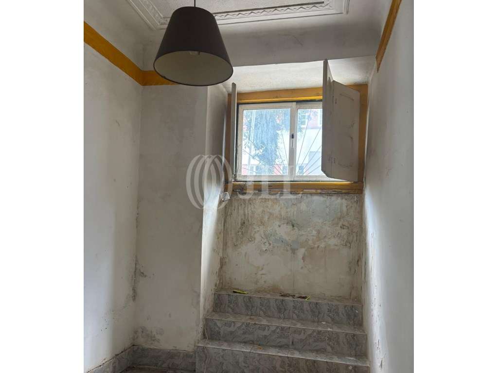 Apartamento T2, para remodelação, em Arroios, Lisboa - Grande imagem: 2/7